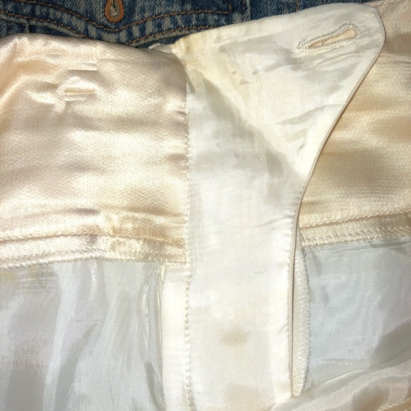 Winter white silk suit - Picture 5 of 8